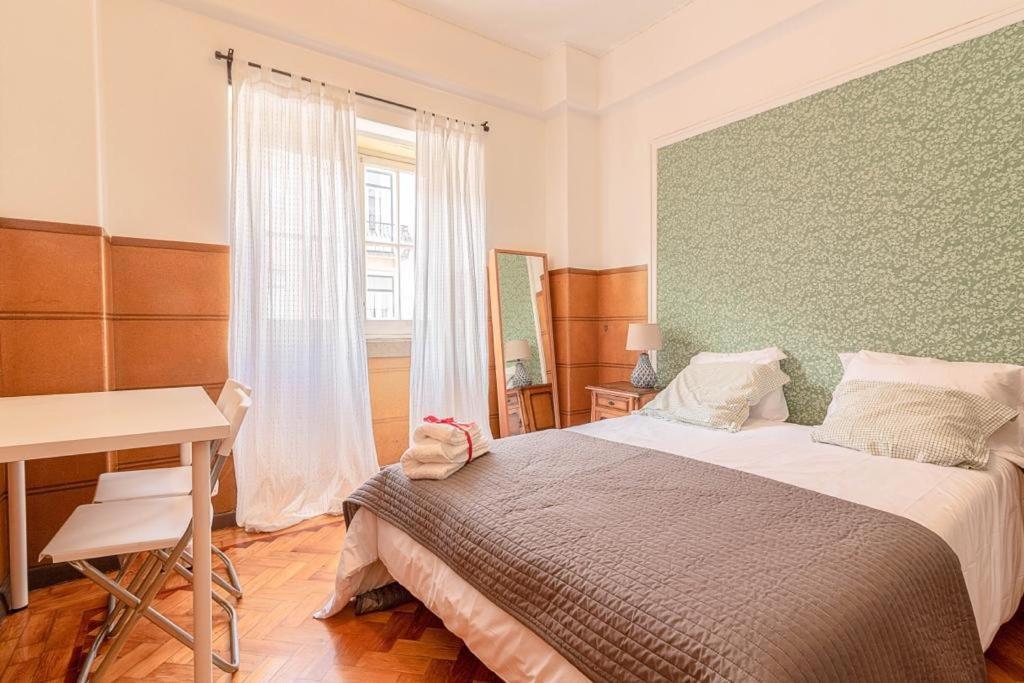 Apartment 3f *